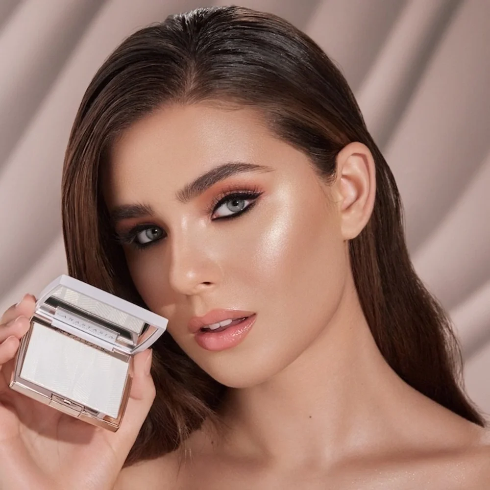 Anastasia Beverly Hills “Iced Out” Illuminating Powder Highlighter